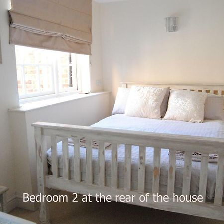 High Street Apartment Ъпингам Екстериор снимка