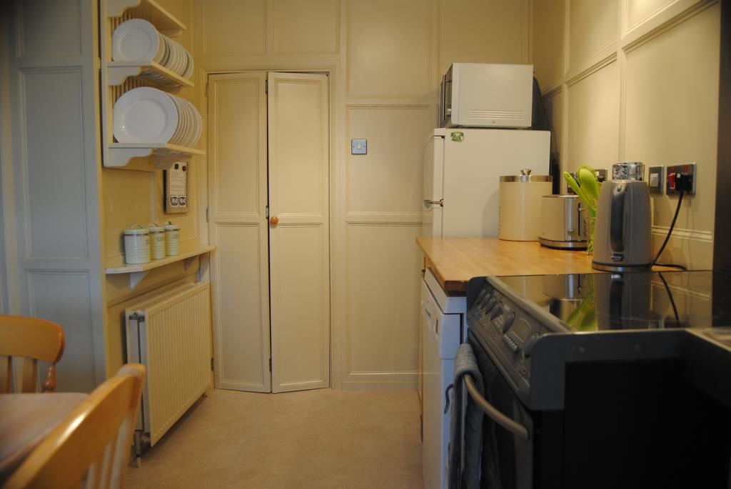 High Street Apartment Ъпингам Екстериор снимка